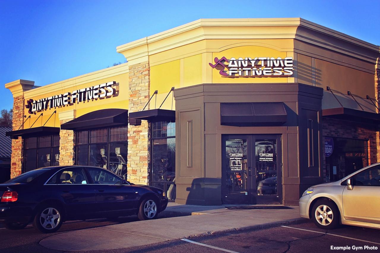 Large_ClubProfileExteriorStorefrontPhoto1